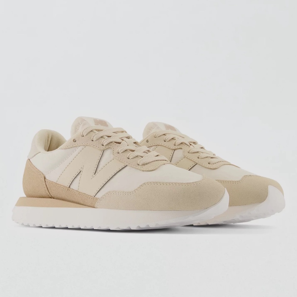 New Balance Women's 237 Sneaker